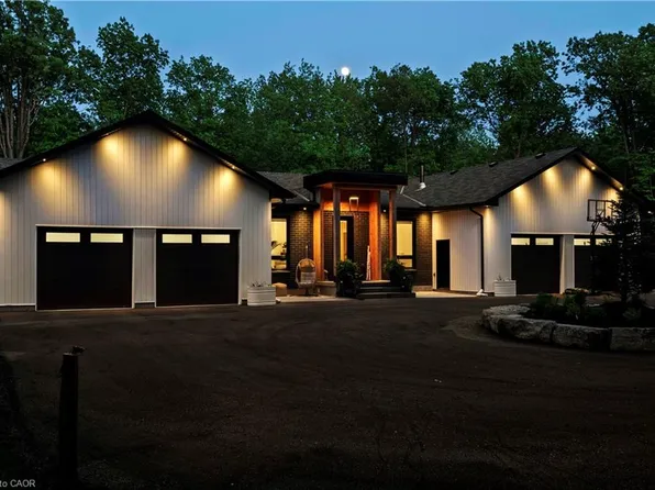 295 Allen Rd, Grimsby, ON L3M 4E7