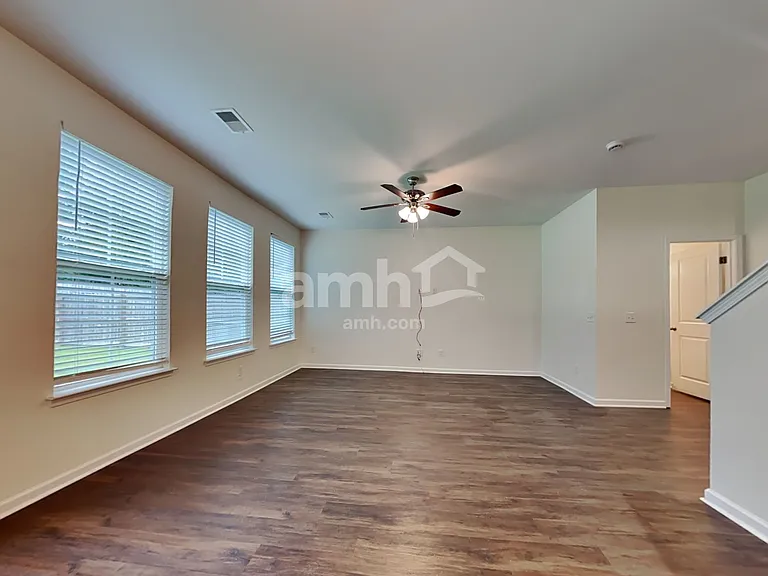 1360 Hermitage Ln — Photo 8