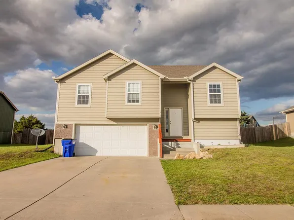 1812 Katie Rose Trl, Junction City, KS 66441