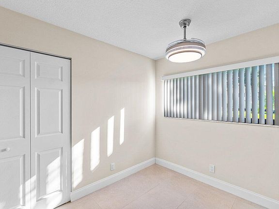 4th image of 15235 Lakes Of Delray Boulevard #283
