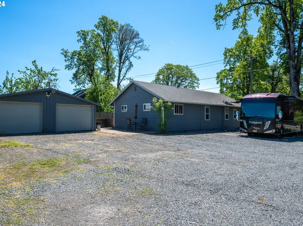 1109 W Main St, Molalla, OR 97038