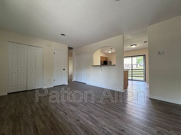 5th image of 28 Dawnwood Cir