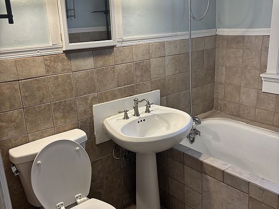 4th image of 113 Mariemont Ave Floor 2