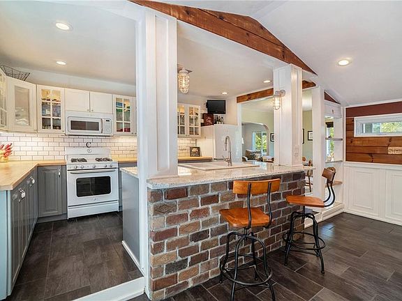 4th image of 1739 Oakmont Ln