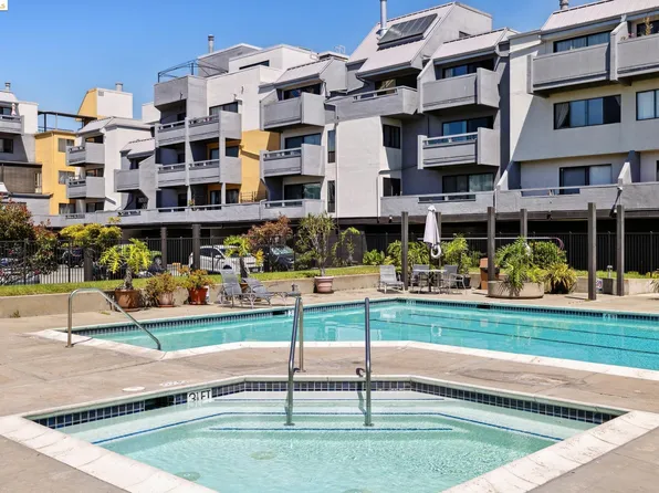 5 Embarcadero W APT 332, Oakland, CA 94607