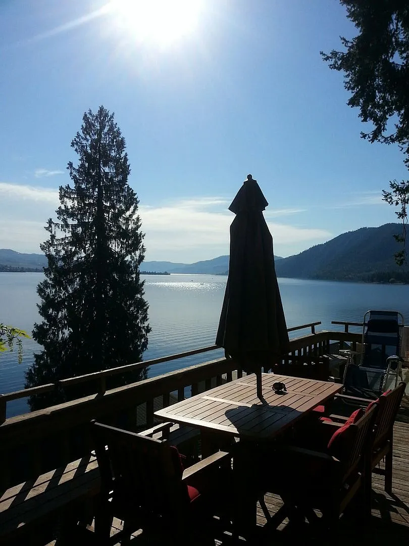 Furnished 2 bedroom with lake access-Avail Mid Sept. — Photo 2