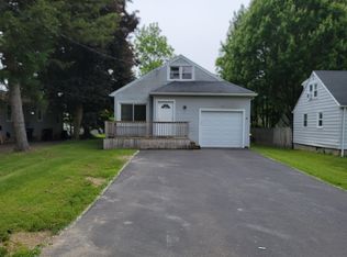 145 River Meadow Dr, Rochester, NY 14623