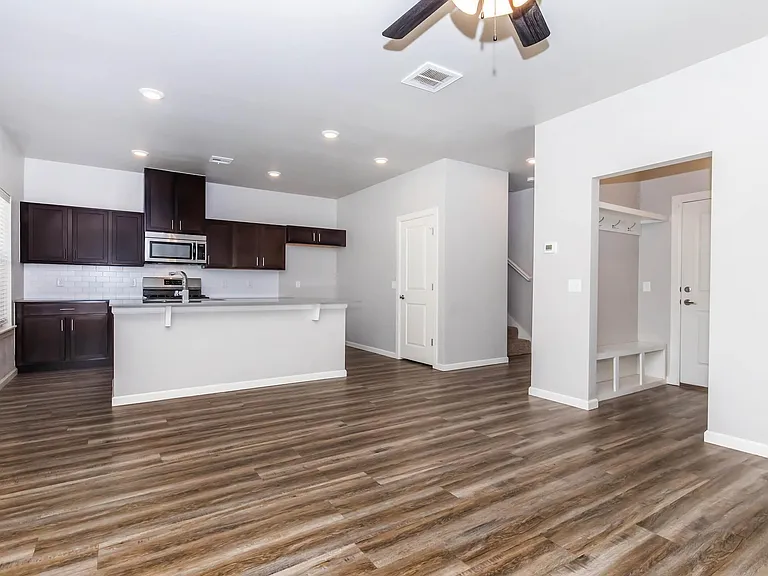 13500 Bluejacket Dr — Photo 6