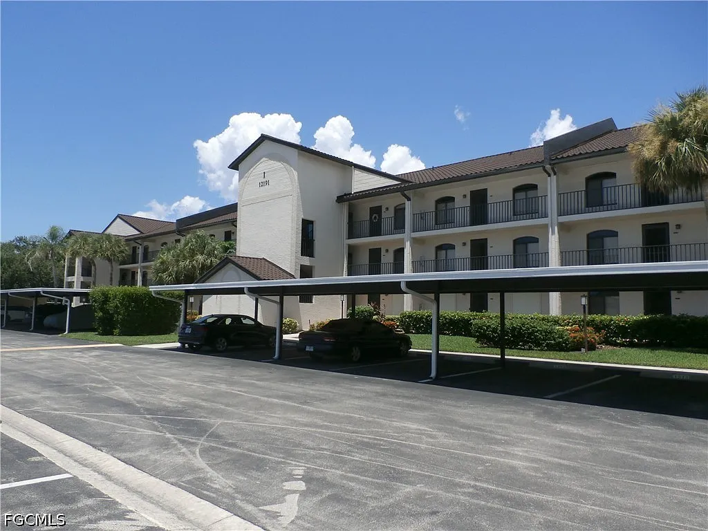 2 bed, 2.0 bath, 1216 sqft, $5,000 — Photo 2