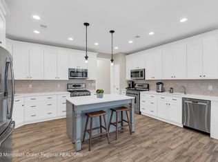 13 Walker Dr, Lakewood, NJ 08701