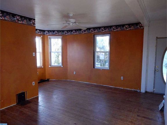 4th image of 422 Highland Ave