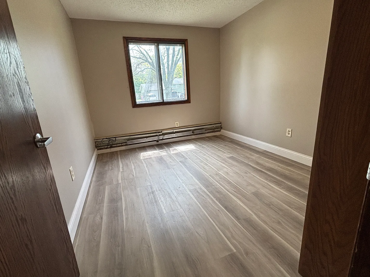 3 bed, 1200 sqft, $1,250 — Photo 4
