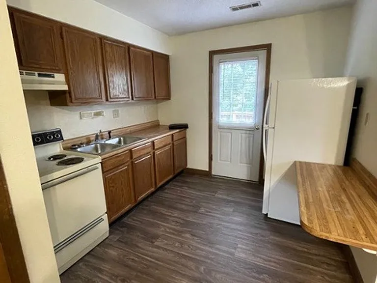 2842 Whitener St — Photo 3