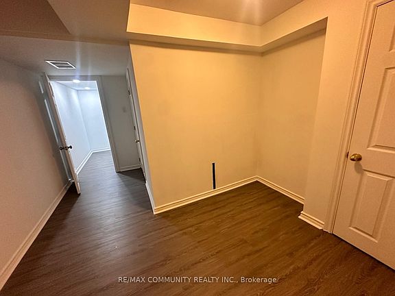 5th image of 18 Hearth Pl
