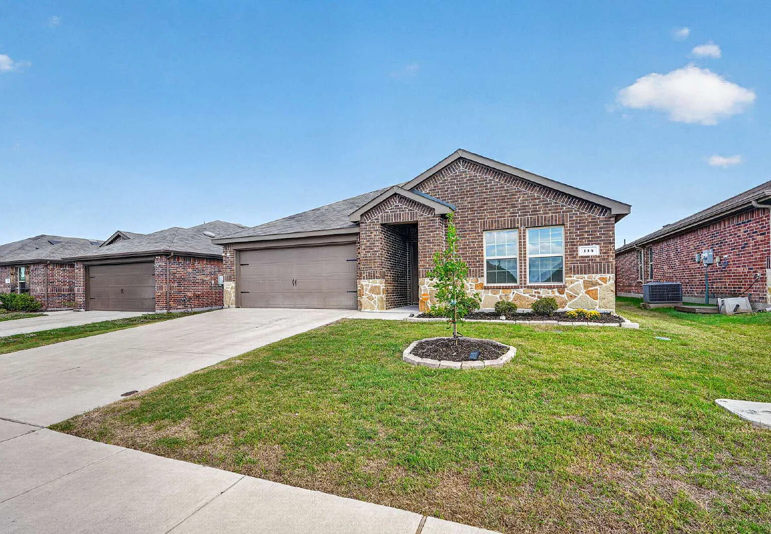 4 bed, 2.0 bath, 1880 sqft, $1,995 — Photo 2