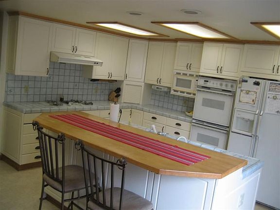 Kitchen W/Island