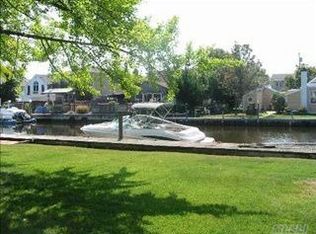 24 W Harrison Ave, Babylon, NY 11702