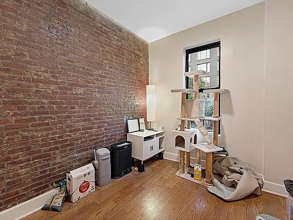 5th image of 361 Vernon Ave #2R