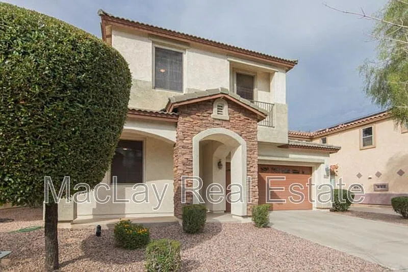 3 bed, 3.0 bath, 1828 sqft, $2,200 — Photo 2