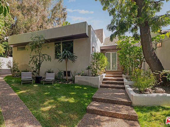3rd image of 3084 Franklin Canyon Dr