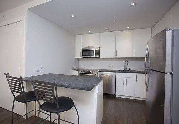5th image of 308 E 109th St APT 6C