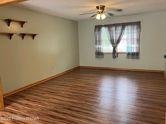 4th image of 5 Fawn Dr