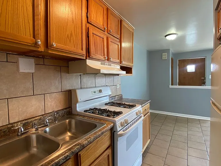 620-628 Sibley Blvd — Photo 11