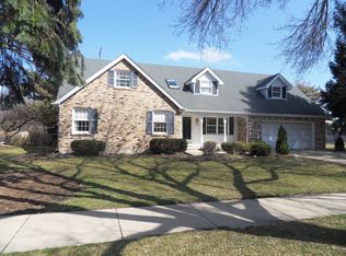 980 Creekside Cir, Naperville, IL 60563