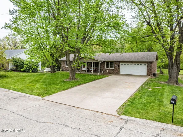 1913 Lakeview Dr, Fulton, MO 65251