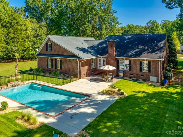 2335 One Iron Dr, York, SC 29745