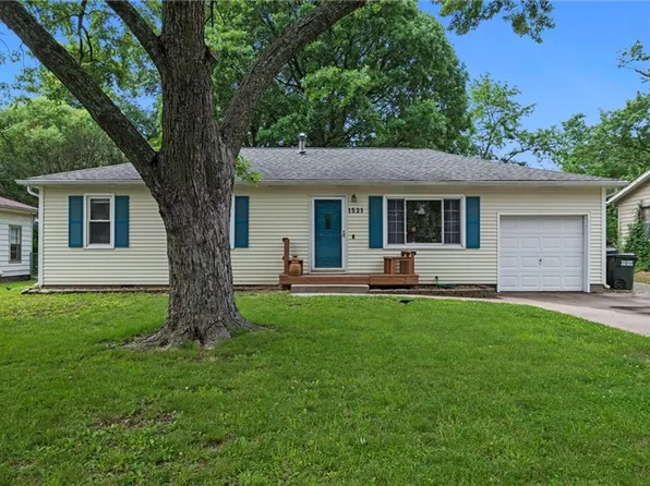 1521 W 22nd St, Lawrence, KS 66046