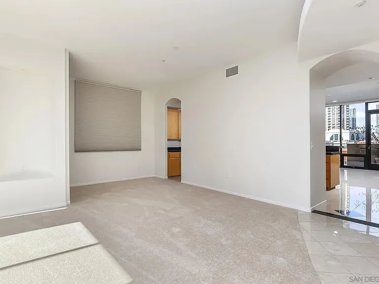 611 W G St W #321 — Photo 8