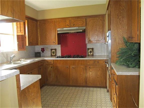 Cozy Kitchen with gas stove top,lots of cabinet and counter space