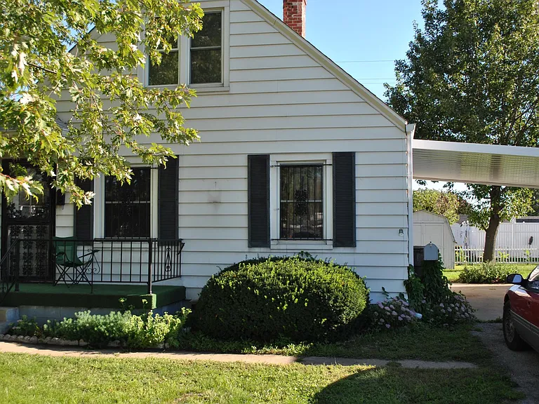1621 Oliver Ave — Photo 2