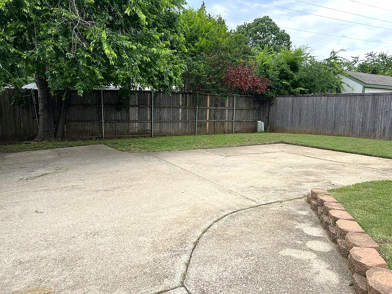 405 Augustine Dr — Photo 19