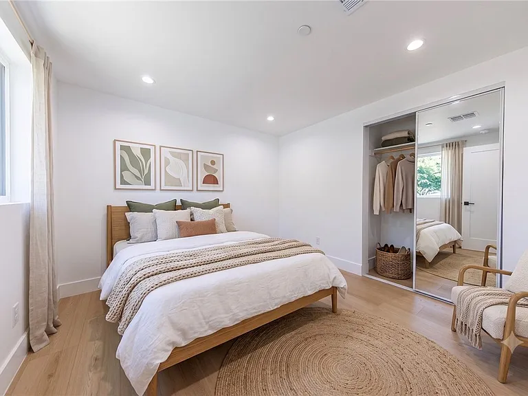 1332 S Longwood Ave #3 — Photo 4