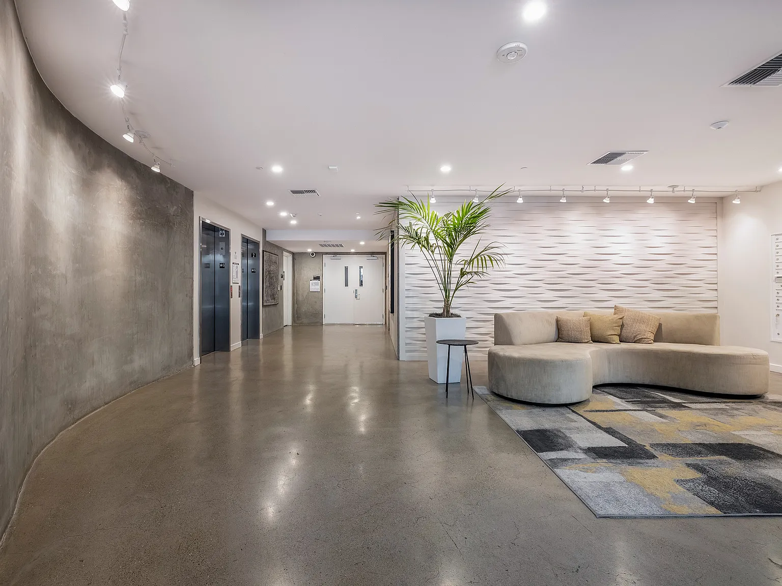 Rasa Apartments — Photo 2