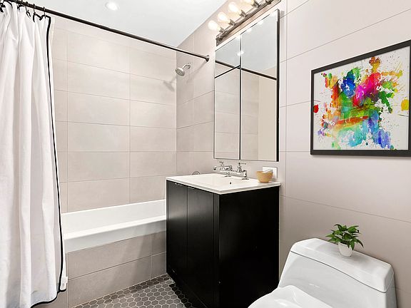 4th image of 540 W 28th St APT 6F