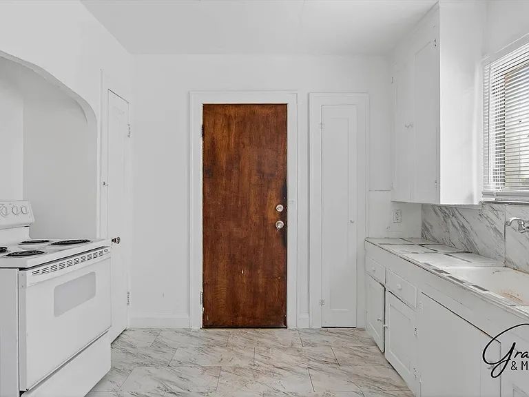 10343 - 10345 Crocuslawn St - Pura Vida Properties — Photo 14