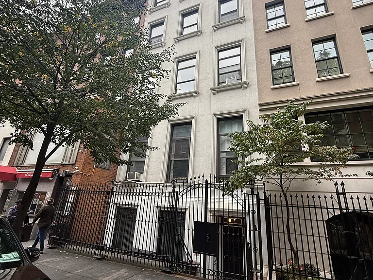 130 E 61st St #4B — Photo 2