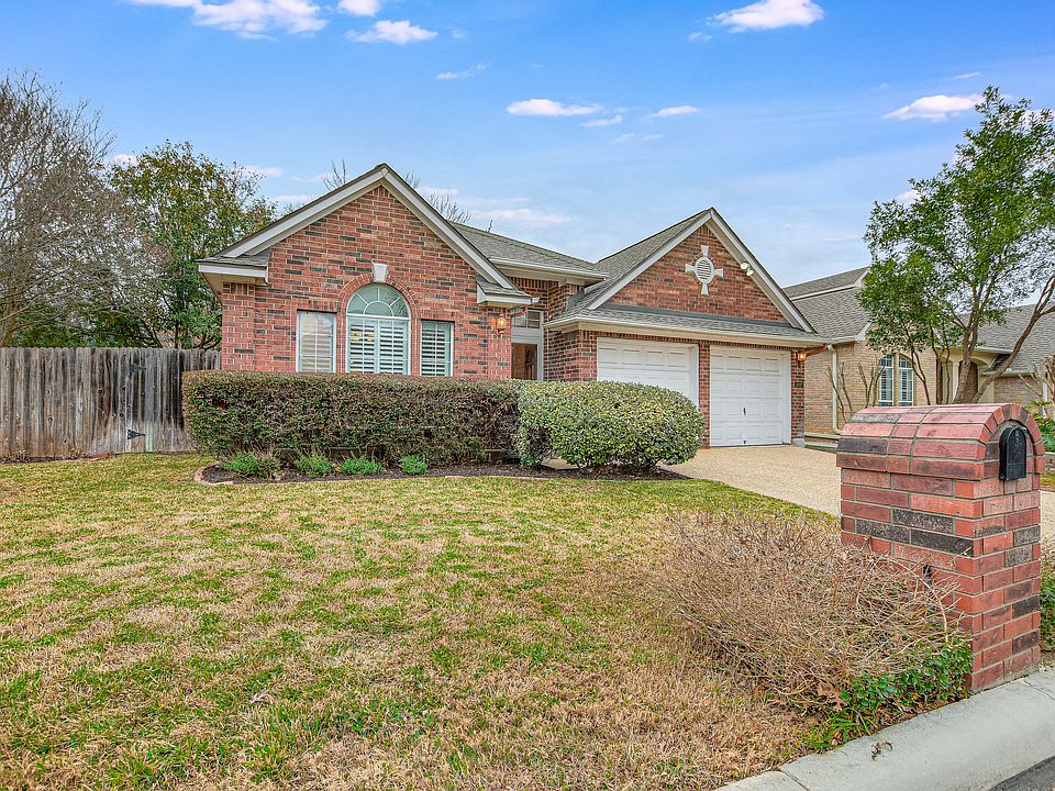 1st image of 102 Antler Cir