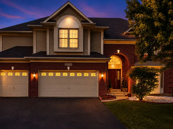 26200 W Chatham Dr, Plainfield, IL 60585