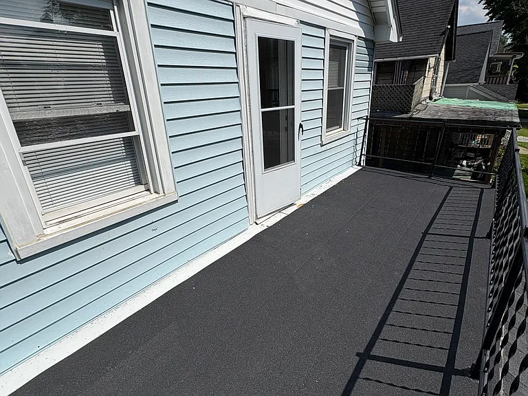 1327 W 83rd St #UP — Photo 2