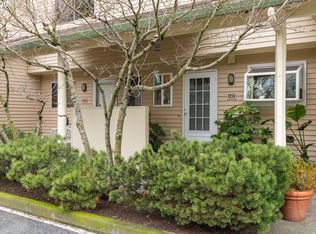 623 N Hayden Bay Dr, Portland, OR 97217