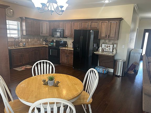 4th image of 225 Chapel Creek Dr