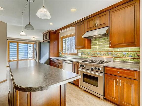 5th image of 13595 Essex Ct