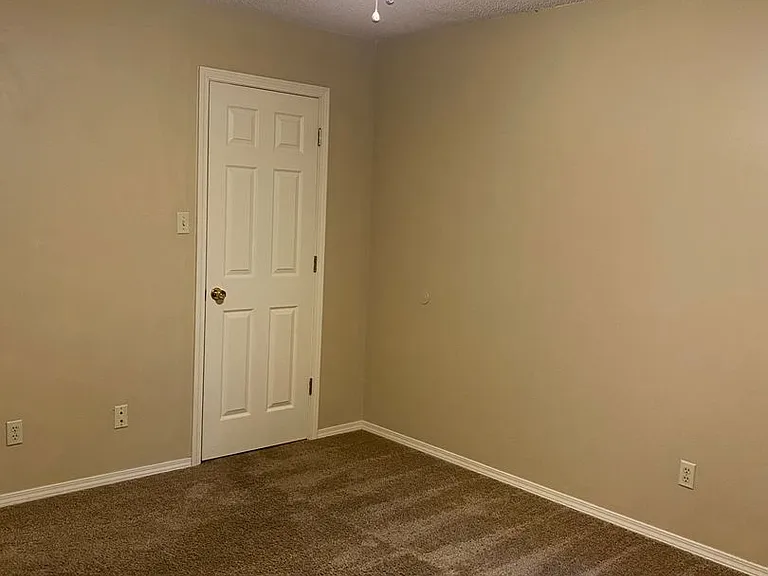 3323 N Detroit Ave — Photo 31