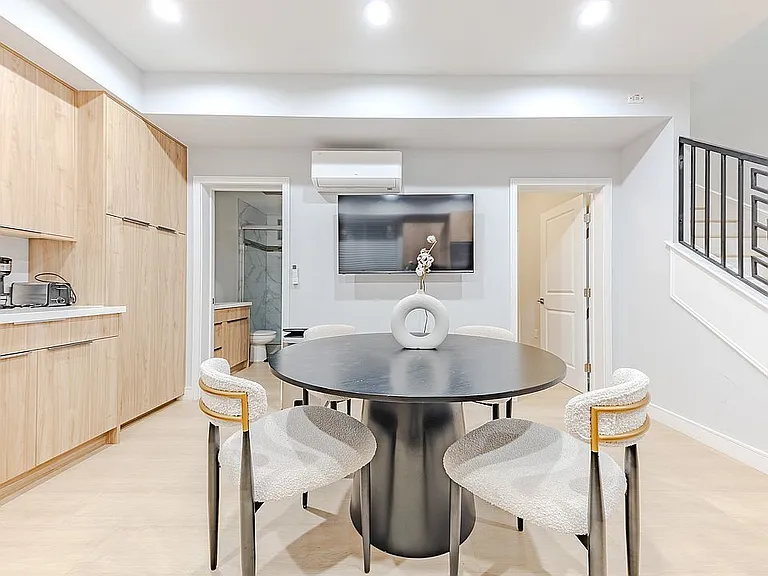 123 S Marguerita Ave #215B — Photo 3
