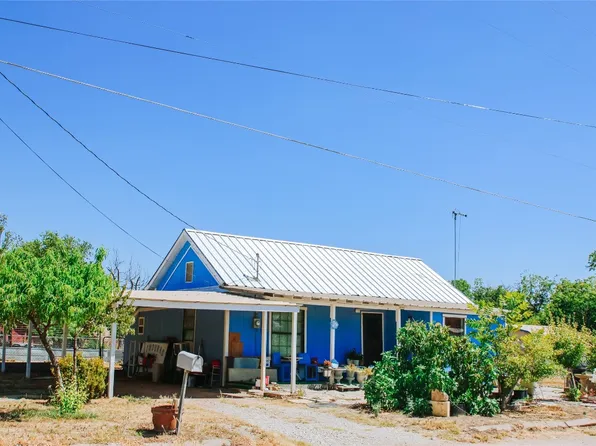 314 W 4th St, Coleman, TX 76834