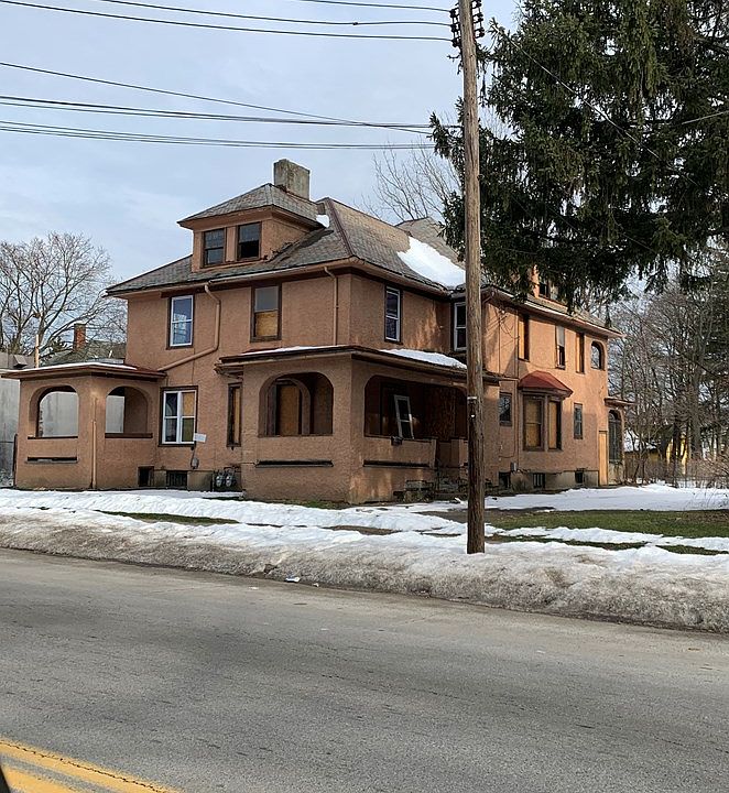 2nd image of 412 Walnut St